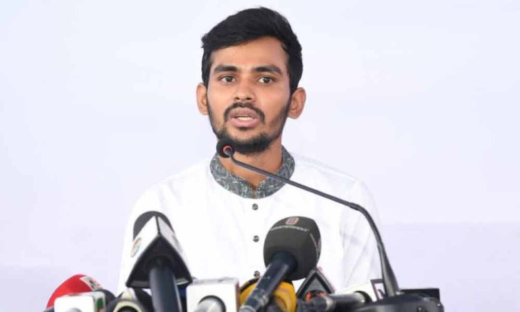 ঢাকা-১০ আসনে মনোনয়ন ফরম নিলেন আসিফ মাহমুদ