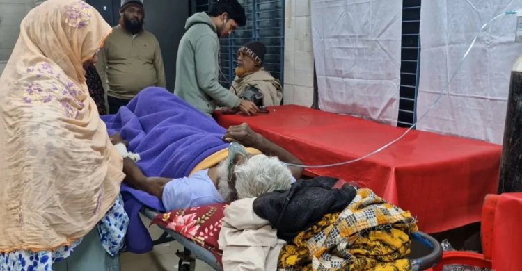 চাঁপাইনবাবগঞ্জের পদ্মায় বাল্কহেডে পণ্যবাহী নৌকার ধাক্কায় প্রাণ গেল বৃদ্ধের