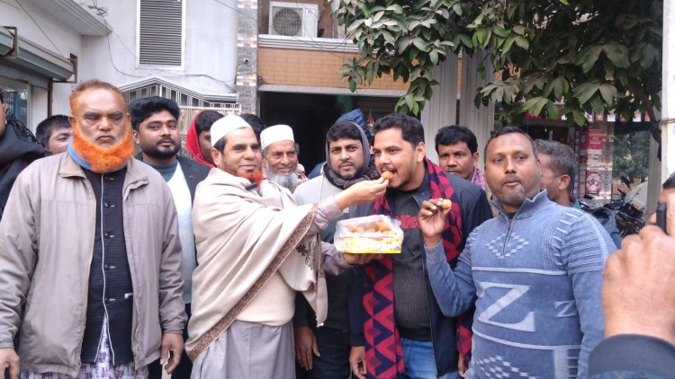 তারেক রহমানের আগমনে শিবগঞ্জে মিষ্টি বিতরণ