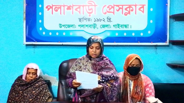 পলাশবাড়ীতে খড়ের পালায় বারবার আগুন-নিরাপত্তাহীনতায় এক পরিবার