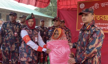 চাঁপাইনবাবগঞ্জ সীমান্তে শীতার্তদের মাঝে শীতবস্ত্র বিতরণ