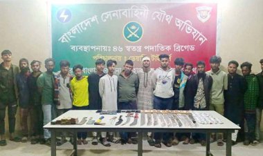 রাজধানীতে বিশেষ অভিযানে কিশোর গ্যাংয়ের সদস্যসহ গ্রেপ্তার-১৮