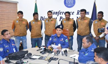 নওগাঁয় ডাকাত চক্রের ৬ সদস্য গ্রেফতার-ট্রাক ও দেশীয় অস্ত্র উদ্ধার