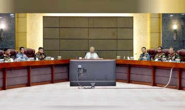 সংসদ নির্বাচন ও গণভোট উপলক্ষে সেনাসদরে প্রধান উপদেষ্টার মতবিনিময়