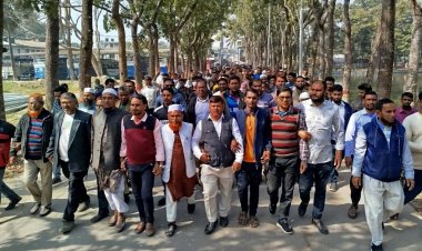 ‎পে-স্কেল গেজেট প্রকাশের দাবিতে পবিপ্রবিতে বিক্ষোভ