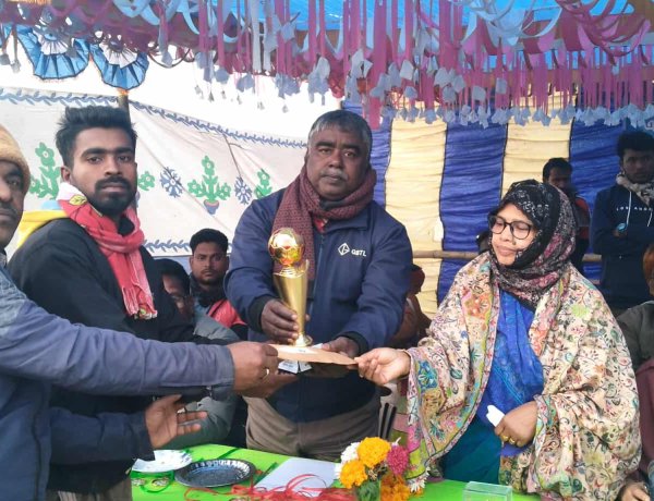 নিয়ামতপুরে টুকিয়াপাড়া ক্লাবের উদ্যোগে ফুটবল টুর্নামেন্টের ফাইনাল