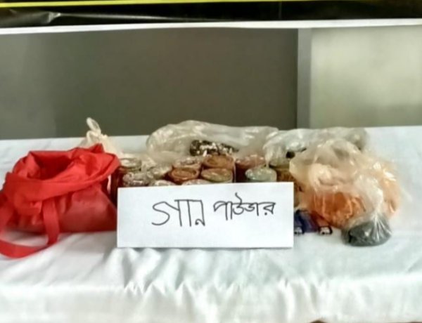 শিবগঞ্জে গানপাউডারসহ ককটেল তৈরির সরঞ্জাম উদ্ধার