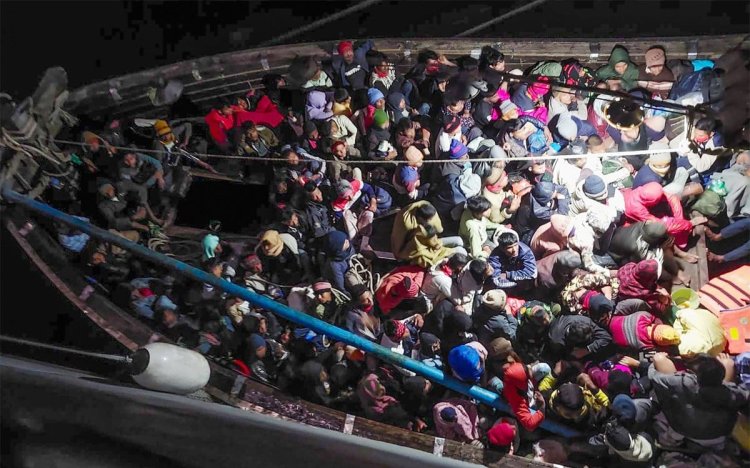 সমুদ্রপথে অবৈধভাবে বিদেশ গমনকালে আটক ২৭৩