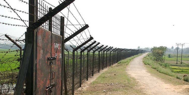 চাঁপাইনবাবগঞ্জের দুই চোরাকারবারী ভারতে আটক