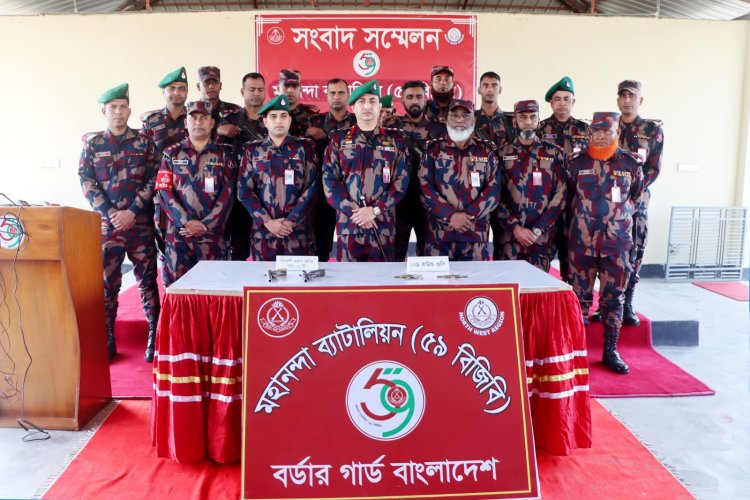 শিবগঞ্জ সীমান্তে বিদেশী অস্ত্র ও গুলি জব্দ