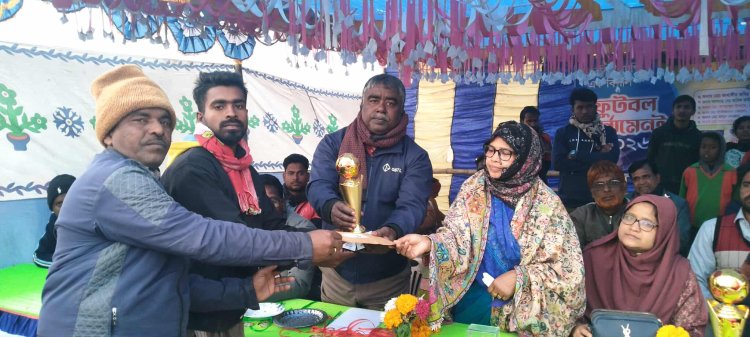 নিয়ামতপুরে টুকিয়াপাড়া ক্লাবের উদ্যোগে ফুটবল টুর্নামেন্টের ফাইনাল