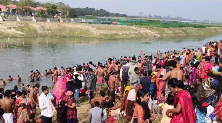 শিবগঞ্জে সনাতন ধর্মাবলম্বীদের গঙ্গাস্নান অনুষ্ঠিত