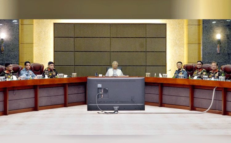 সংসদ নির্বাচন ও গণভোট উপলক্ষে সেনাসদরে প্রধান উপদেষ্টার মতবিনিময়