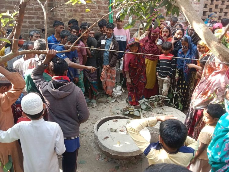 নওগাঁয় টয়লেটের ট্যাংকি থেকে এক অজ্ঞাত নারীর মরদেহ উদ্ধার