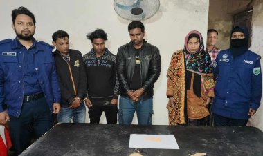 নওগাঁয় মাদক নিয়ে নারীসহ তিনজন আটক 