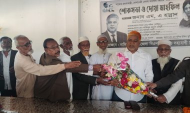 নবনির্বাচিত সংসদ সদস্য এম এ হান্নানকে মুক্তিযোদ্ধাদের পক্ষে ফুল দিয়ে বরণ