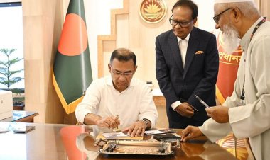 প্রথমবারের মতো তেজগাঁও কার্যালয়ে অফিস করছেন প্রধানমন্ত্রী