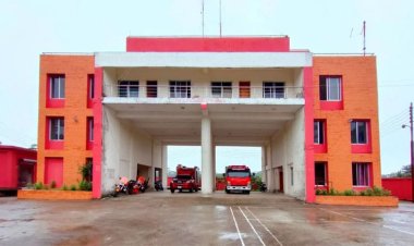 প্রতিনিয়ত আগুনের ঝুঁকিতে বসবাস করছেন দুমকির মানুষ