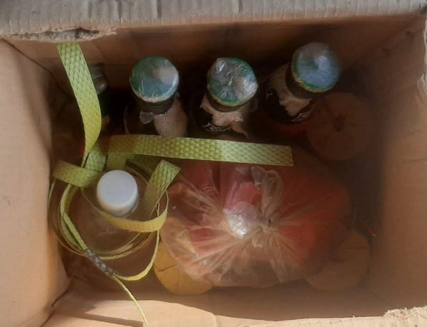 নওগাঁয় পেট্রোল বোমা সদৃশ বস্তু উদ্ধার