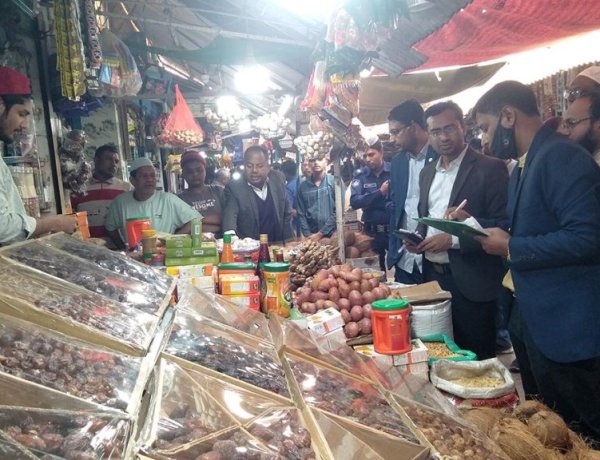 চাঁপাইনবাবগঞ্জে তিন প্রতিষ্ঠানকে জরিমানা