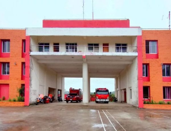 প্রতিনিয়ত আগুনের ঝুঁকিতে বসবাস করছেন দুমকির মানুষ