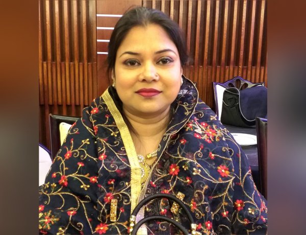 চাঁপাইনবাবগঞ্জে সংরক্ষিত নারী আসনে সবাইকে পিছে ফেলে এগিয়ে আছে নাদিরা চৌধুরী