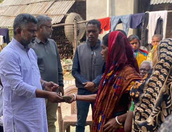 নওগাঁয় সড়ক দুর্ঘটনায় নিহত পরিবারদের পাশে এমপি ফজলে হুদা বাবুল