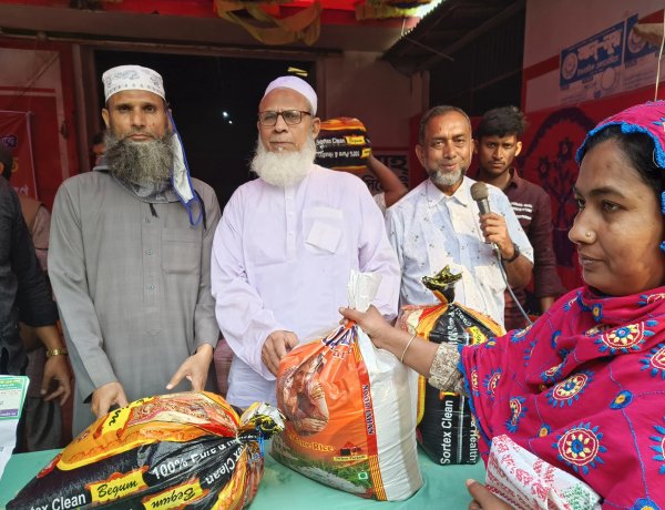 চাঁপাইনবাবগঞ্জে অসহায় ও দুস্থ পরিবারের মাঝে খাদ্যসামগ্রী বিতরণ