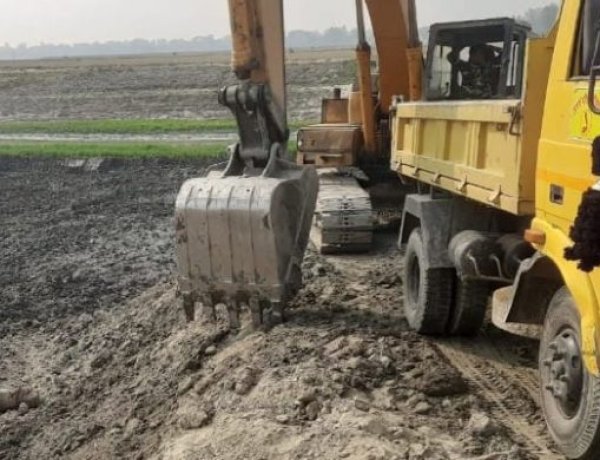 বুড়িচংয়ে অবৈধভাবে মাটি কাটার দায়ে ট্রাক মালিককে লাখ টাকা জরিমানা