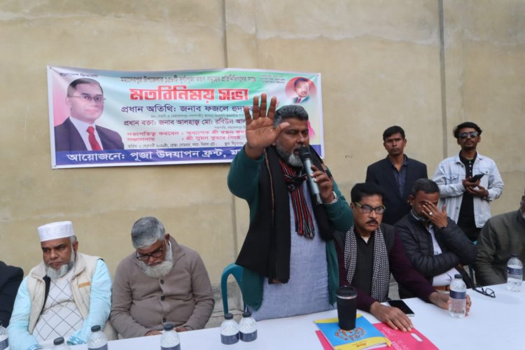 নওগাঁয় দূর্গাপূজা মন্ডবে প্রতিনিধিগণের সঙ্গে ফজলে হুদা বাবুলের মতবিনিময়