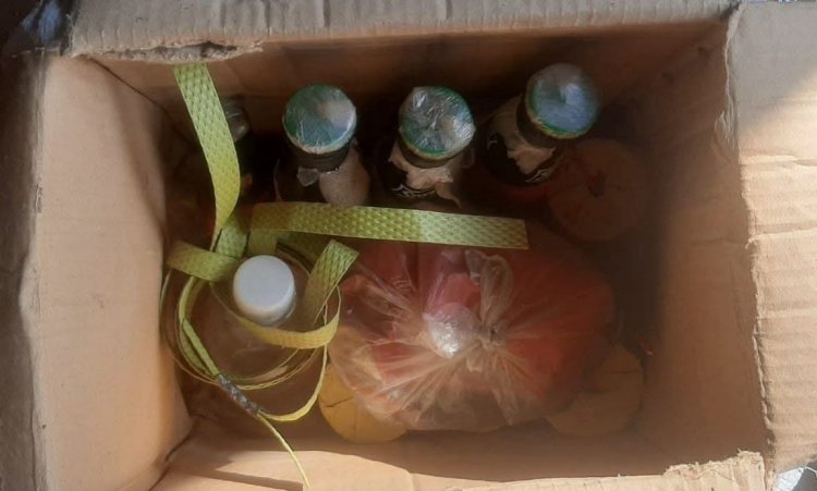 নওগাঁয় পেট্রোল বোমা সদৃশ বস্তু উদ্ধার