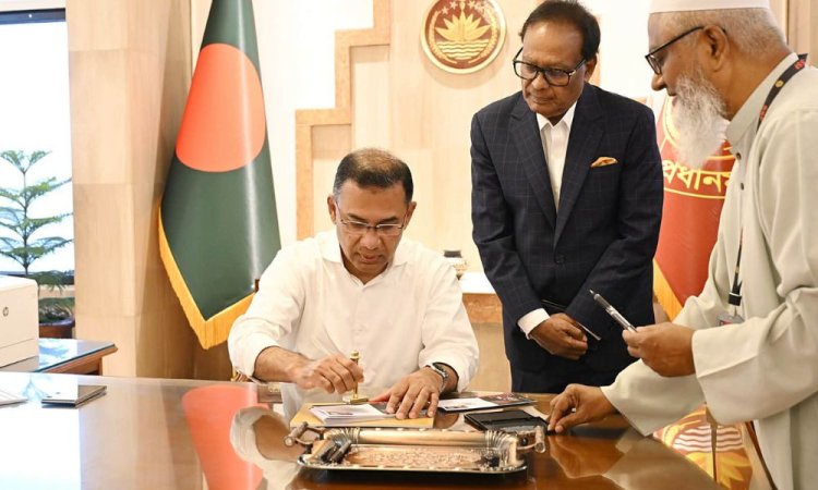 প্রথমবারের মতো তেজগাঁও কার্যালয়ে অফিস করছেন প্রধানমন্ত্রী