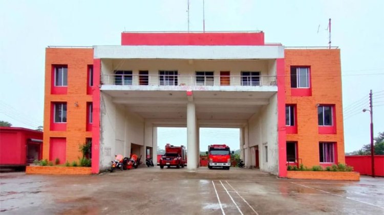 প্রতিনিয়ত আগুনের ঝুঁকিতে বসবাস করছেন দুমকির মানুষ