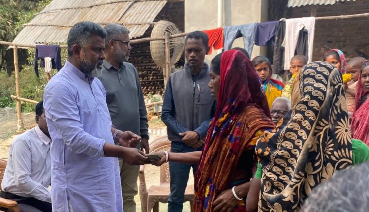 নওগাঁয় সড়ক দুর্ঘটনায় নিহত পরিবারদের পাশে এমপি ফজলে হুদা বাবুল