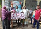 চাঁপাইনবাবগঞ্জে চা দোকান মালিক সমিতির ঈদ সামগ্রী বিতরণ