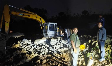 বুড়িচংয়ে মধ্যরাতে অভিযান:অবৈধ মাটি কাটার এস্কেভেটর বিকল করলেন ইউএনও