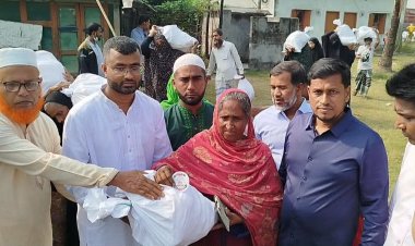 দুমকিতে ১৫শ অসহায় পরিবারের মাঝে ঈদ উপহার বিতরণ