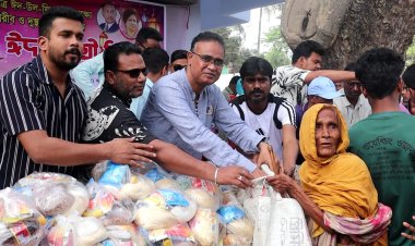 নওগাঁয় গরীব ও দুস্থদের মাঝে পলাশের ঈদ সামগ্রী বিতরণ 