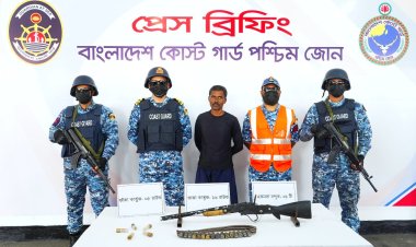 সুন্দরবনের করিম শরীফ বাহিনীর প্রধাণ সহকারী ওসমান গনি অস্ত্র ও গুলিসহ আটক