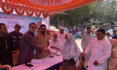 চাঁপাইনবাবগঞ্জে ২৪০০ পরিবার পেল এরফান গ্ৰুপের যাকাত ফান্ডের অর্থ