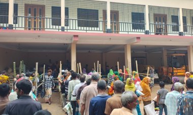 শিবগঞ্জ পৌরসভায় ভিজিএফের চাল বিতরণ