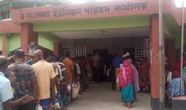 বদলগাছীতে ভিজিএফ এর চাল বিতরণ,খুশিতে সুবিধাভোগী পরিবার 