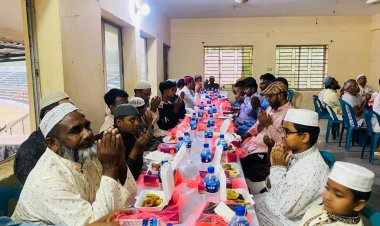 চাঁপাইনবাবগঞ্জে সদ্দার গুষ্টি যুব সংঘ উদ্যোগে দোয়া ও ইফতার মাহফিল 