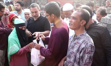 নওগাঁয় তুহিনের উদ্যোগে অসহায়দরে মাঝে নগদ র্অথ ও ঈদ সামগ্রী বিতরণ