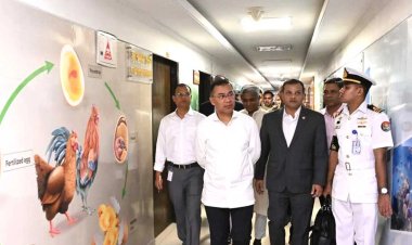 সচিবালয়ের বিভিন্ন দপ্তরে প্রধানমন্ত্রীর আকস্মিক পরিদর্শন