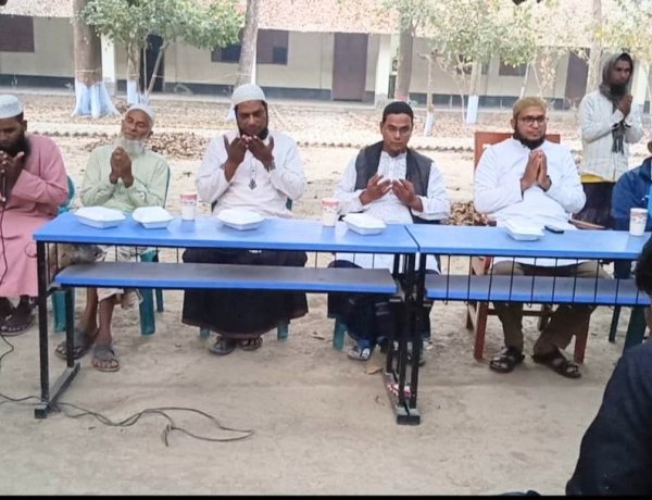 ভোলাহাটে জিয়া পরিবারের জন্য ইফতার ও দোয়া মাহফিল 