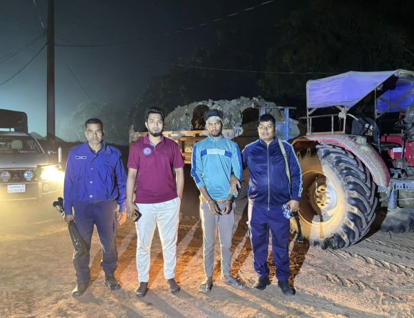 চাঁপাইনবাবগঞ্জে পদ্মা নদীতে অবৈধ মাটি কাটার দায়ে জরিমানা: যুবকের কারাদণ্ড