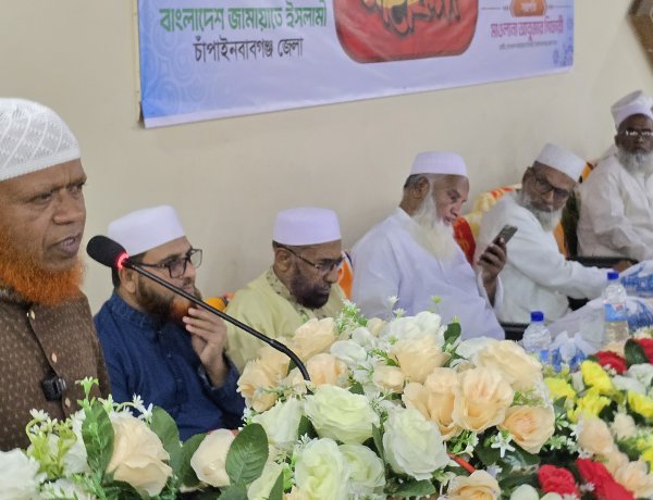 চাঁপাইনবাবগঞ্জে বিশিষ্ট ব্যক্তিদের সম্মানে ইফতার মাহফিল 