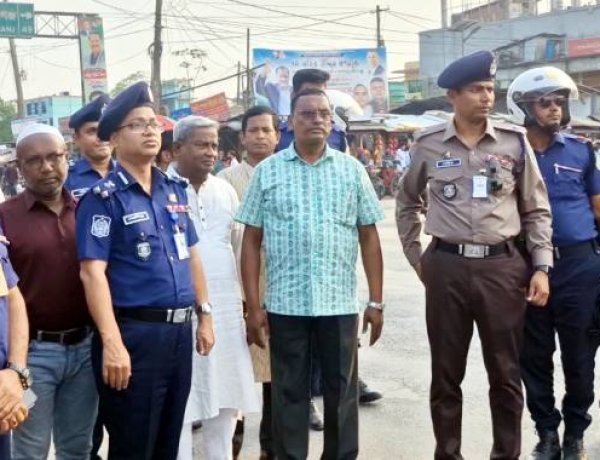 ঈদে যান চলাচল স্বাভাবিক রাখতে বরিশাল-ঢাকা মহাসড়ক পরিদর্শনে ডিআইজি