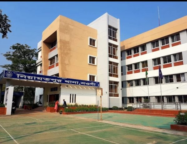 ‎নিয়ামতপুরে প্রতিবন্ধী যুবকের পাশে দাঁড়ালেন যুবদল নেতা ইমন